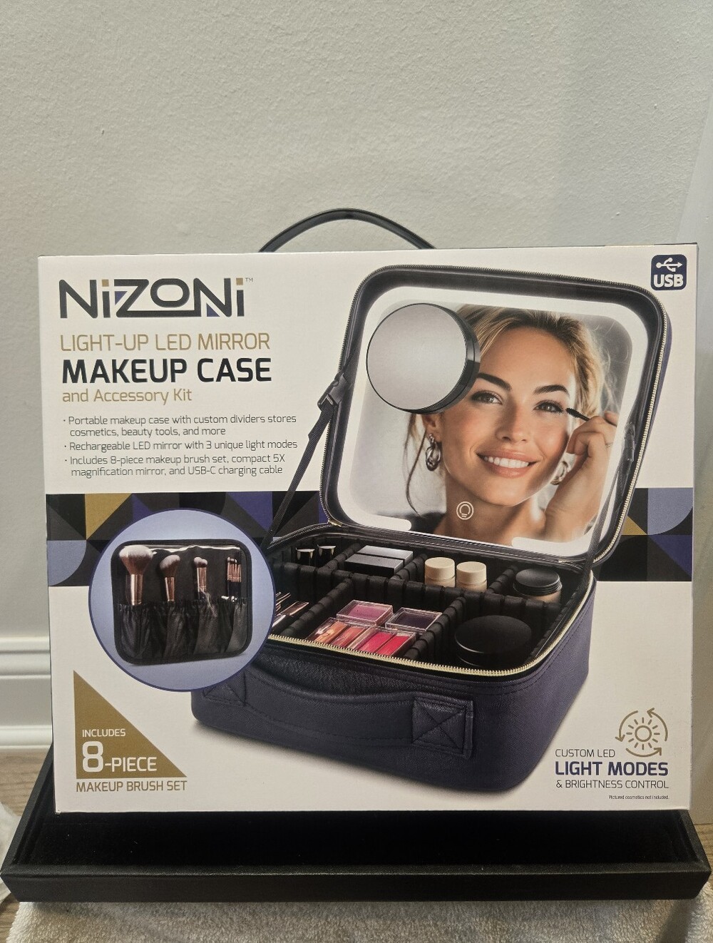 Nizoni Light-Up LED Mirror  Makeup Case And Accessory Kit Brand New